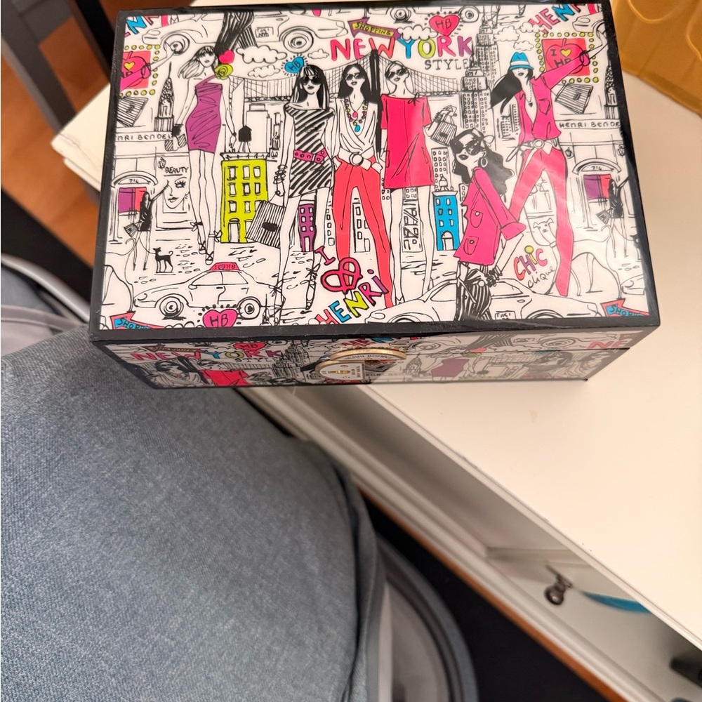 Henri Bendel New York Style Jewelry Box - Multicolor